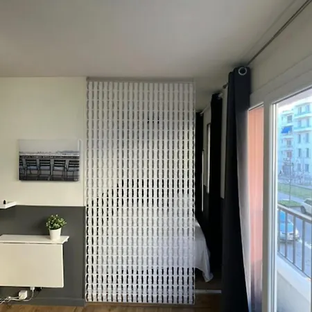 Cosy Studio Near Beaches And Airport Апартаменты *